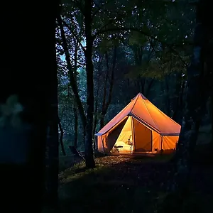 https://acampale-glamping-la-garrotxa-tipi-margarida.catalonia-hotels.com